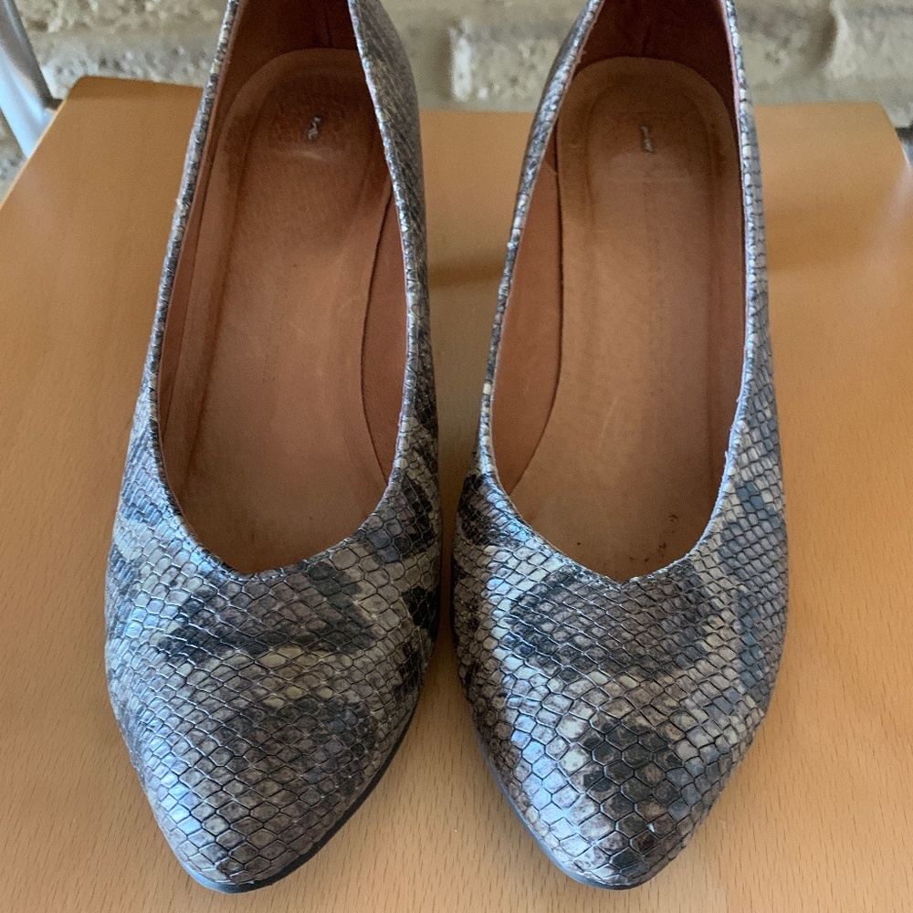 Schuler & Sons Philadelphia snake print heels